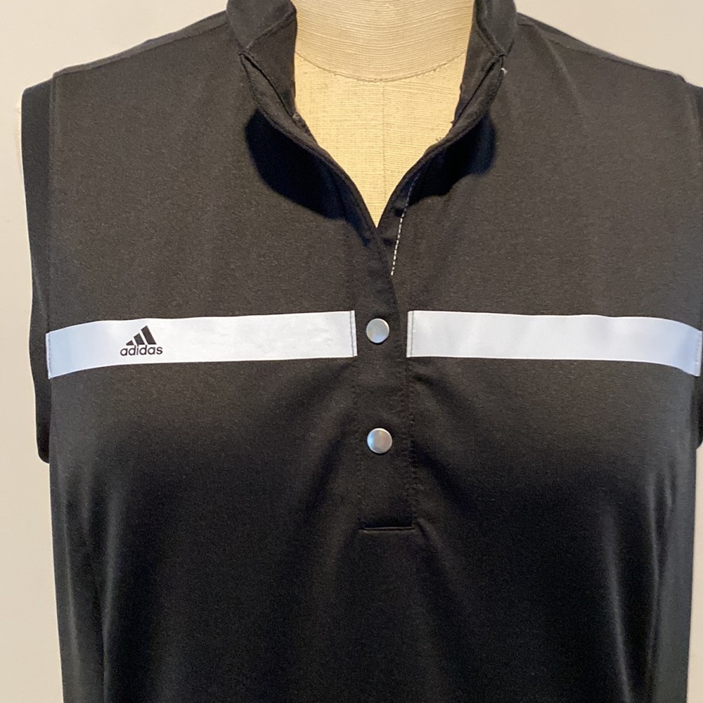 Adidas women’s Golf Pure Motion black top with light blue stripe. Size L 🖤🩵